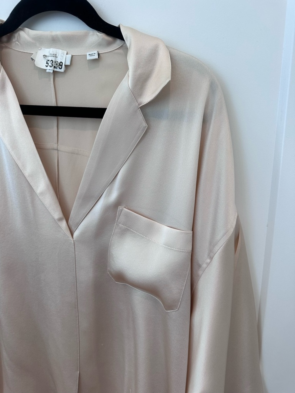 Vince Flowy Gorgeous 100% Silk Camp Collar Blouse size large - Picture 3 of 9